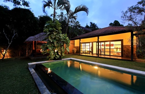 Dyanapura Villa | Spacious and comfortable 4 Bedrooms villa near the beach, great location