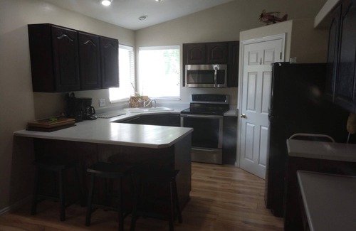 Lapoint House | Spacious and Comfortable 3B, 2.5BA ENTIRE house!