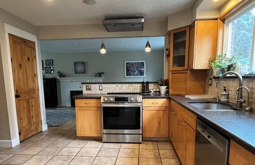 South Boulder House | Spacious and Comfy w Hot Tub & Home Theater
