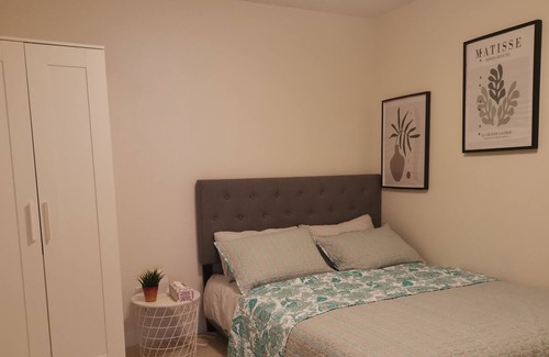 Burke Mountain House | Spacious and cozy 2 BR suite with private entrance in Burke Mountain