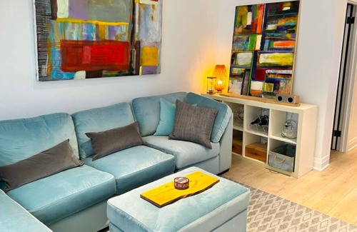 Riverside House | Spacious and Cozy 3-Bed, 2-Bath Residence in Toronto, ON
