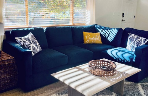 Western House | Spacious and cozy 3BR, 2.5BA house w/deck & large private fenced in yard!