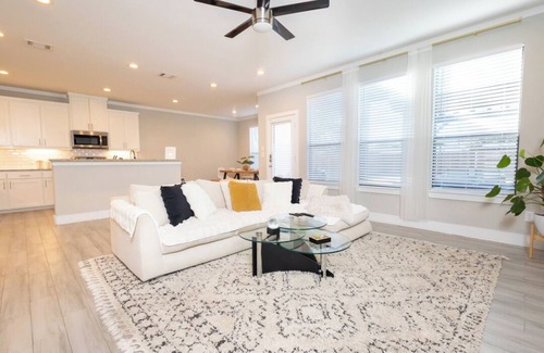 West Dallas House | Spacious and cozy 4-bedroom house with WiFi and AC in phenomenal Dallas