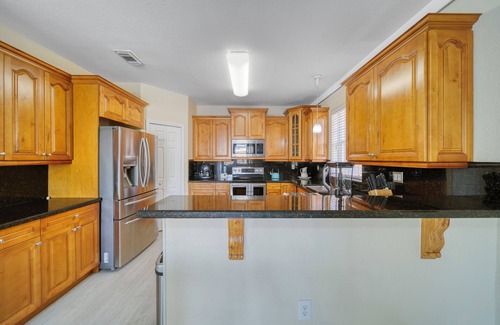 Ludlam House | Spacious and cozy 4-bedroom house with pool- Palmetto Eliptic Miami