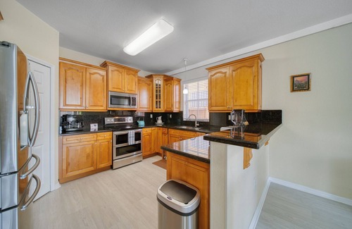 Ludlam House | Spacious and cozy 4-bedroom house with pool- Palmetto Eliptic Miami