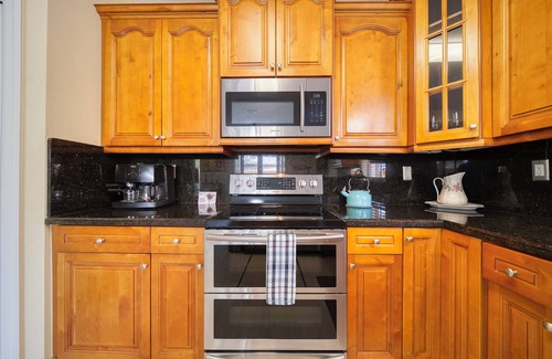 Ludlam House | Spacious and cozy 4-bedroom house with pool- Palmetto Eliptic Miami