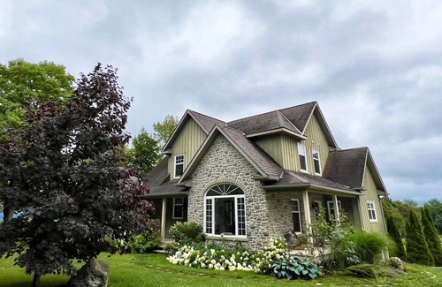 Grey Highlands Ski Chalet | Spacious and cozy Four Season retreat in the Beaver Valley!