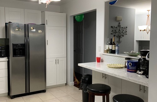 Fort Erie House | Spacious and Cozy Home w/4 Bedrooms/2 Bathrooms, Sleeps 8+
