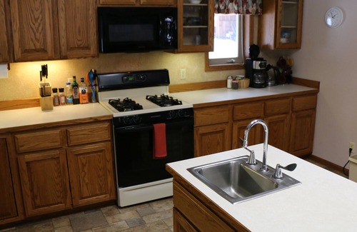 Gibbonsville House | Spacious and cozy cabin near Lost Trail and Salmon