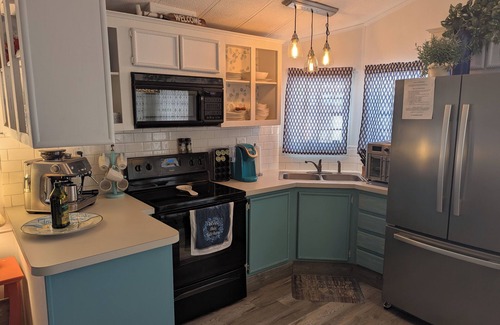 Nokomis House | Spacious and cute 1-bedroom home with plenty of activities in Nokomis/Venice