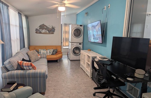 Nokomis House | Spacious and cute 1-bedroom home with plenty of activities in Nokomis/Venice
