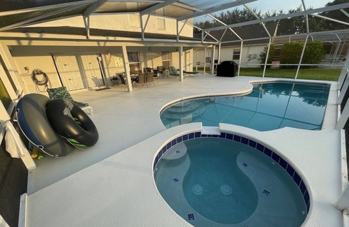 Clear Creek Villa | Spacious and family friendly 4BR/3.5BA Villa - Lakeside - 2 Masters with Jacuzzi