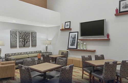 Macon House | Spacious and Fantastic Room! With Free Breakfast