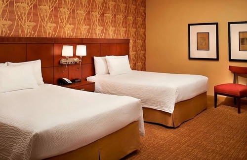 Auburn Hills Hotel | Spacious and Fully-furnished Accommodation! Pets Allowed, Indoor Swimming Pool!