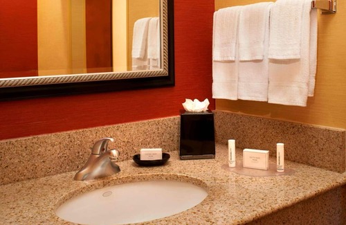Auburn Hills Hotel | Spacious and Fully-furnished Accommodation! Pets Allowed, Indoor Swimming Pool!