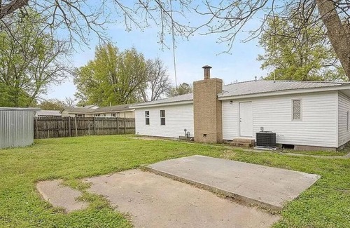 Blytheville House | Spacious and kid-friendly location; conveniently located to meet your needs.