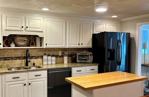 Wellesley House | Spacious and lovely 5-bedroom in Wellesley. Only 20 minutes from Boston!