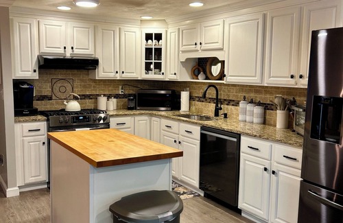 Wellesley House | Spacious and lovely 5-bedroom in Wellesley. Only 20 minutes from Boston!