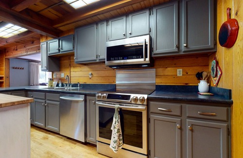 Bayfield House | Spacious and Lovely Mountain Retreat