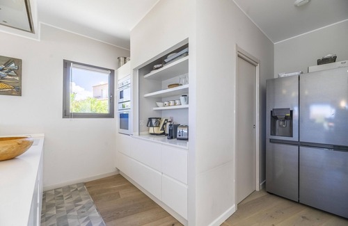 Marine de Saint Ambroggio Villa | SPACIOUS AND LUMINOUS CONTEMPORARY VILLA WITH SWIMMING POOL!