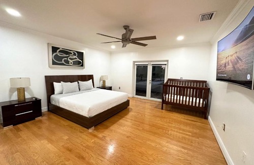Country Walk House | Spacious and Luxurious 4bd 3br House Pool Tub BBQ Private