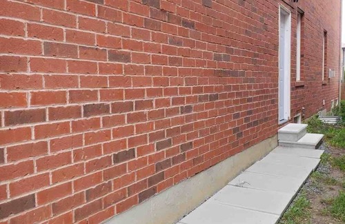 Brampton House | Spacious and Luxurious Apartment (BSMT) Close to Airport