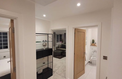 Wainscot Apartment | Spacious And Luxurious 1 Bed Flat Rochester Strood (Central Location)