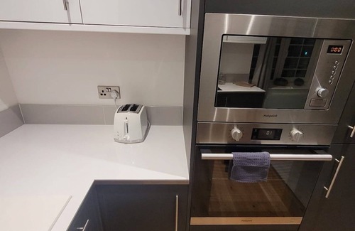 Wainscot Apartment | Spacious And Luxurious 1 Bed Flat Rochester Strood (Central Location)