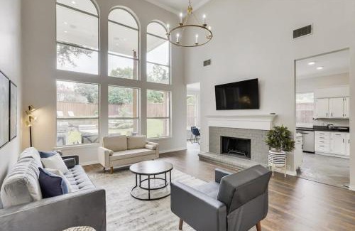 Grand Prairie House | Spacious and Luxury Home w Cinema Room and Pool