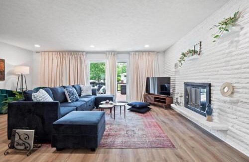Strongsville House | Spacious and Luxury Designed Ranch with Game Room