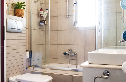 Agia Paraskevi Apartment | Spacious and Modern Apt in the Suburbs of Athens