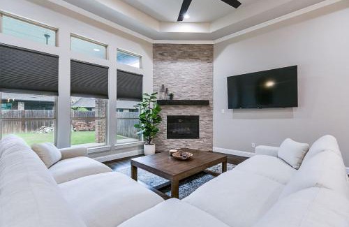 Coppell House | Spacious and Modern 4BR 2BA 5MintoDFW