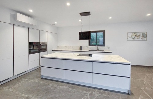 La Boisse House | Spacious and modern architect-designed house with pool and large terrace in the Lyon region.