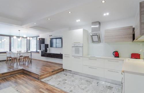 Sofia City Center Apartment | Spacious and modern apt, 6 guests, Central station, self check-in