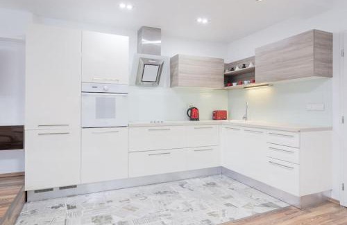 Sofia City Center Apartment | Spacious and modern apt, 6 guests, Central station, self check-in
