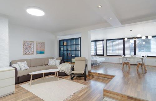 Sofia City Center Apartment | Spacious and modern apt, 6 guests, Central station, self check-in