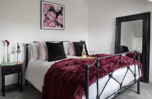 Rhyd-y-foel Apartment | Spacious and modern family apartment, central and within walking distance to local amenities