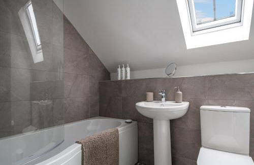 Rhyd-y-foel Apartment | Spacious and modern family apartment, central and within walking distance to local amenities