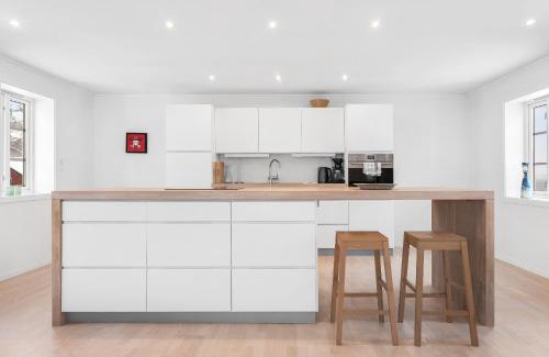 Stamsund Apartment | Spacious and Modern Fisherman's Cabin