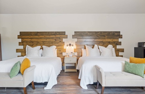 Pottawattamie County Other | Spacious and modern guestrooms located a short drive from Omaha/Council Bluffs