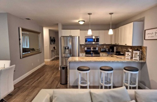 Miami Gardens House | Spacious and Modern Home