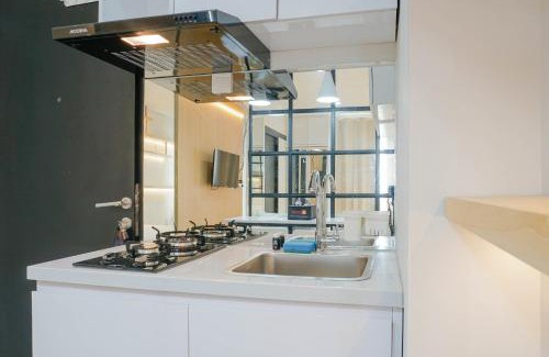 Pondokcina Apartment | Spacious and Modern Studio Apartment at Atlanta Residences By Travelio