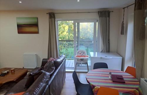 Burnt Oak Apartment | Spacious and Modern Two Bedroom Two Bathroom Flat