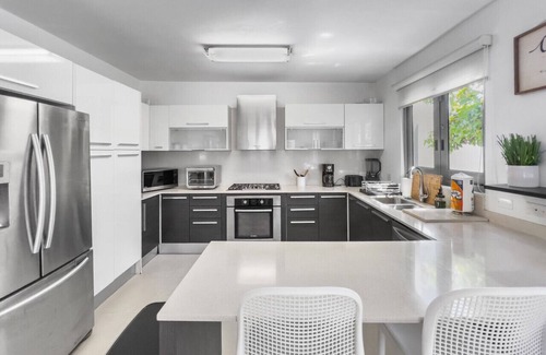 Ocean Park House | Spacious and Modern Villa with Pool in Ocean Park