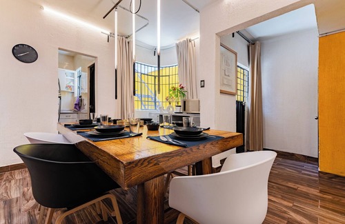La Condesa House | Spacious and Luxurious House in the Condesa with Roof Top