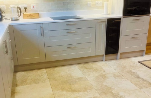 Sawston Apartment | Spacious and Peaceful Annex, perfect for a couple or family with fireplace.