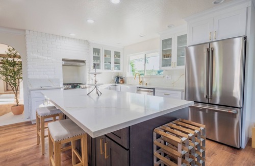 Byron House | SPACIOUS AND PRIVATE 2-ACRE ESTATE SET AMONG AN OLIVE ORCHARD