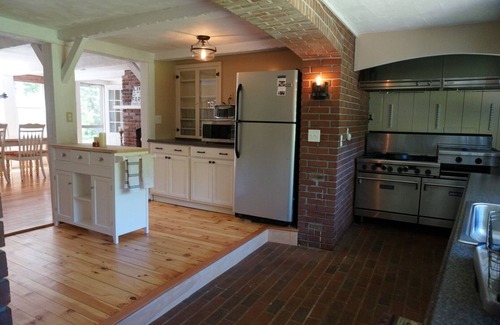 Guild House | SPACIOUS and PRIVATE renovated farmhouse for the whole family