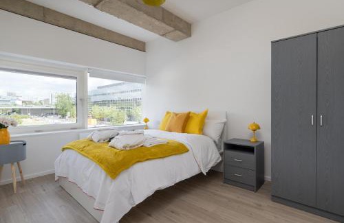 Central Milton Keynes Apartment | Spacious and Quiet with Free Parking Ideal for Families and Business Stays