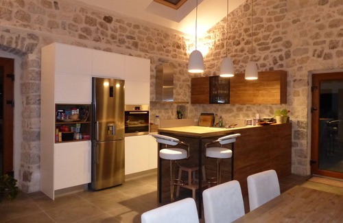 Radanovici House | Spacious and renovated stone house with swimming pool and stunning view